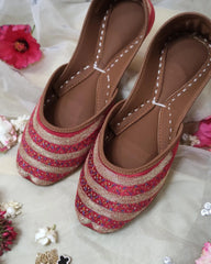 Red Velvet Tilla Khussa