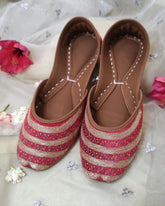 Red Velvet Tilla Khussa