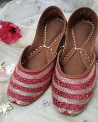 Red Velvet Tilla Khussa