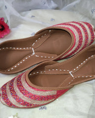 Red Velvet Tilla Khussa