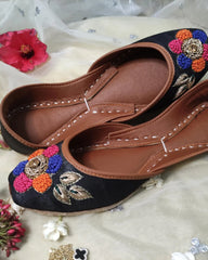 Black embroidered Khussa