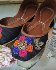 Black embroidered Khussa