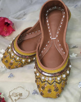 Yellow Nawabi Khussa