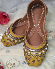 Yellow Nawabi Khussa