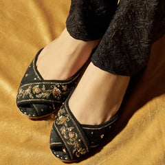 Handmade black Peshawari khussa for ladies – traditional ethnic shoes for girls