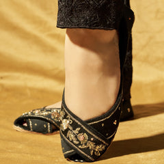 Black Peshawari khussa – stylish and comfortable shoes for women in Pakistan