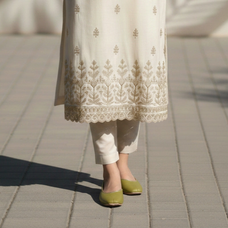 “Olive Green Zari Khussa shoes for women, green leather with zari accents, traditional ethnic footwear Pakistan”