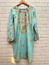 TK 09 - Hand Embroidered 2P