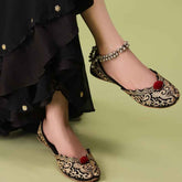 Naqsh-e-Zar (Red Pompom)