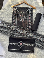 ET10 - Ethnic Embroidered Lawn 2P