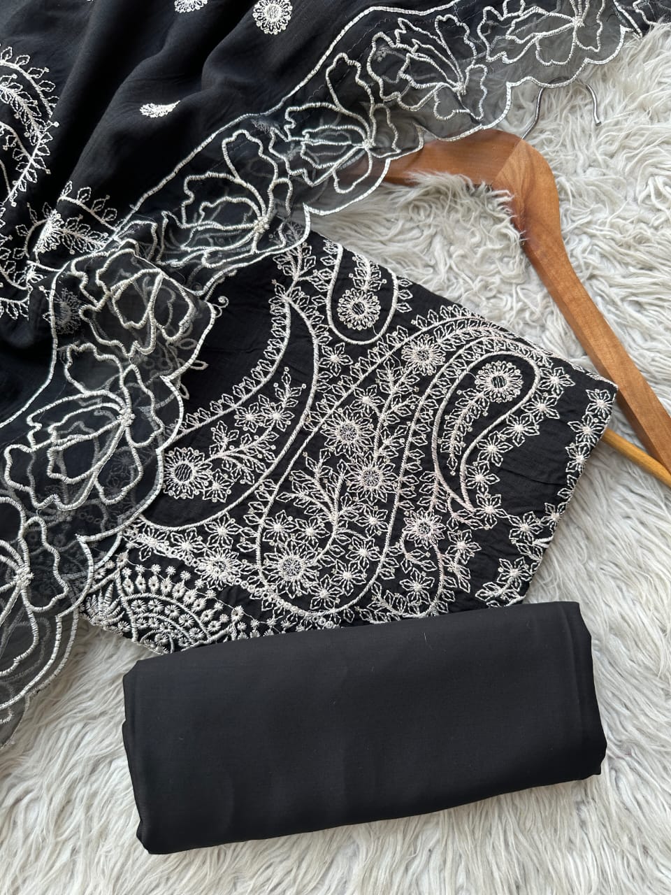 NU14 - Nureh Unstitched Embroidered Doriya 3P