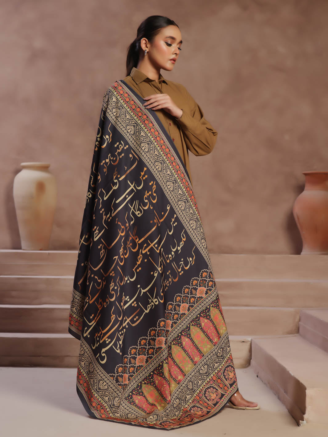Yaqeen Odhni (Black)