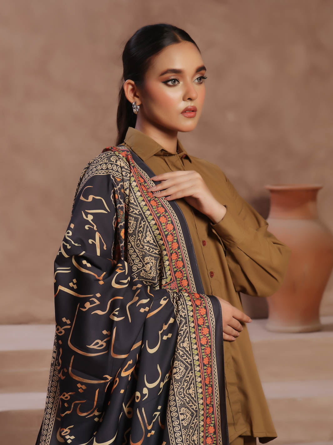 Yaqeen Odhni (Black)