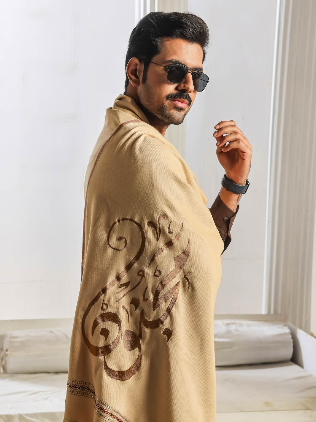 Majnoon Embroidered Shawl | Off White
