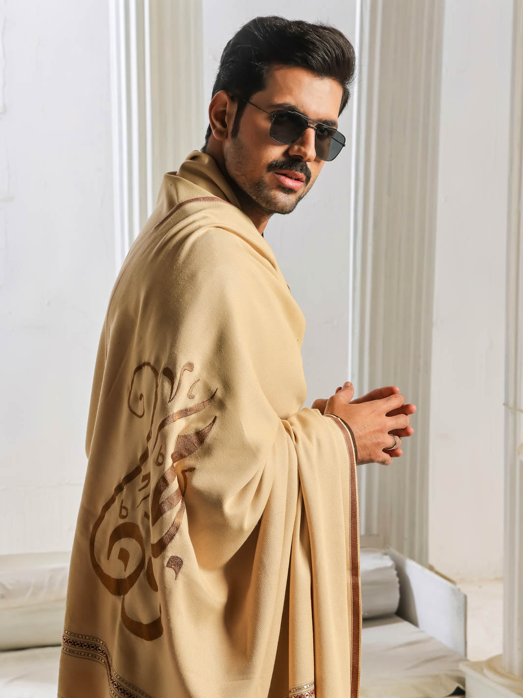 Majnoon Embroidered Shawl | Off White