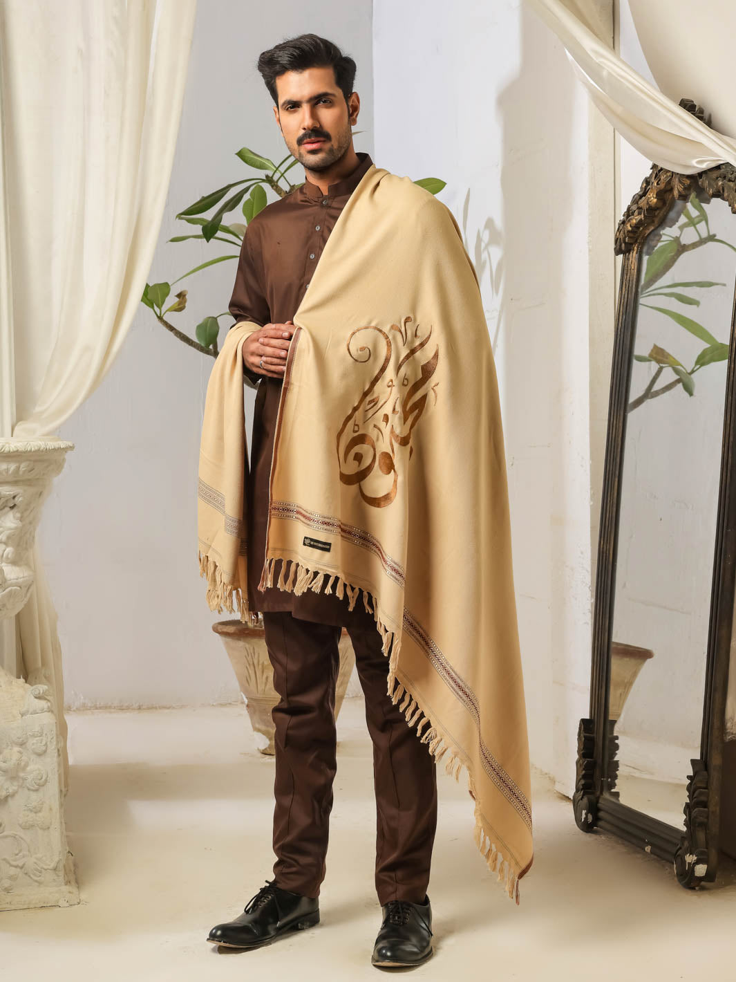 Majnoon Embroidered Shawl | Off White