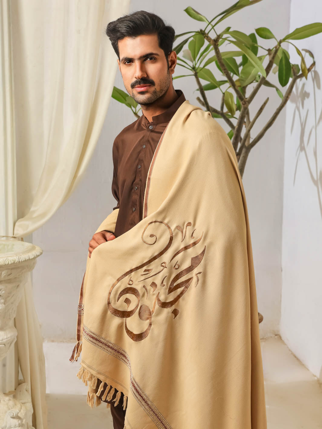 Majnoon Embroidered Shawl | Off White