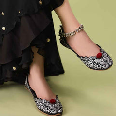 Naqsh-e-Chandi (Red Pompom)