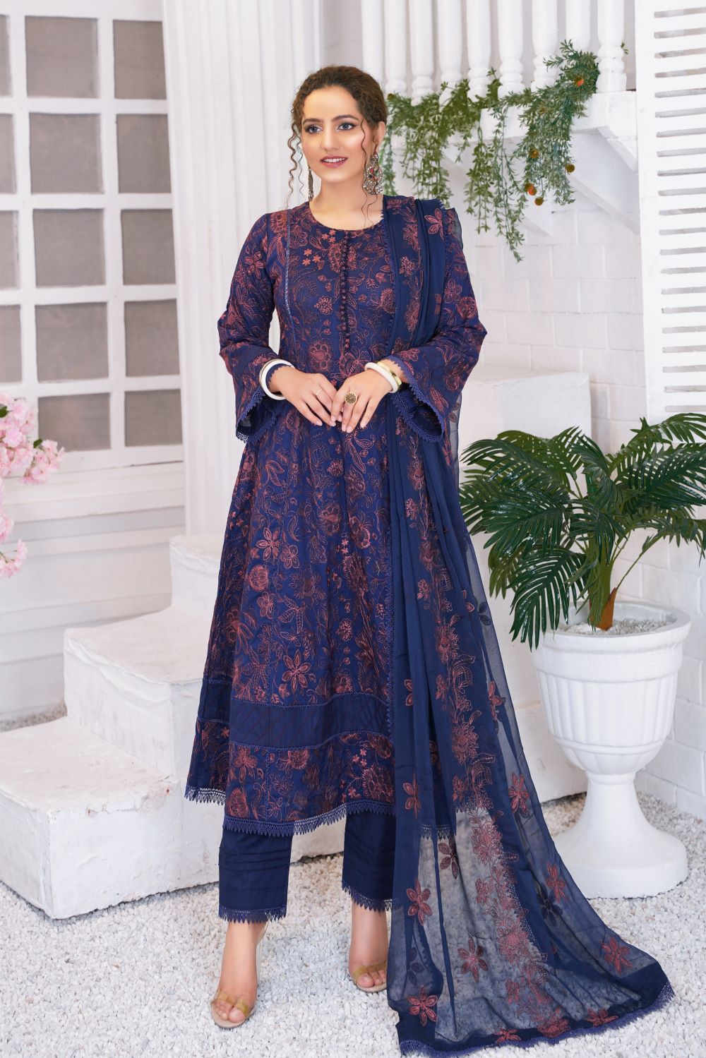 3 Pc Embroidered Lawn Suit