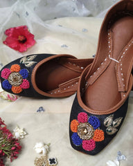 Black embroidered Khussa