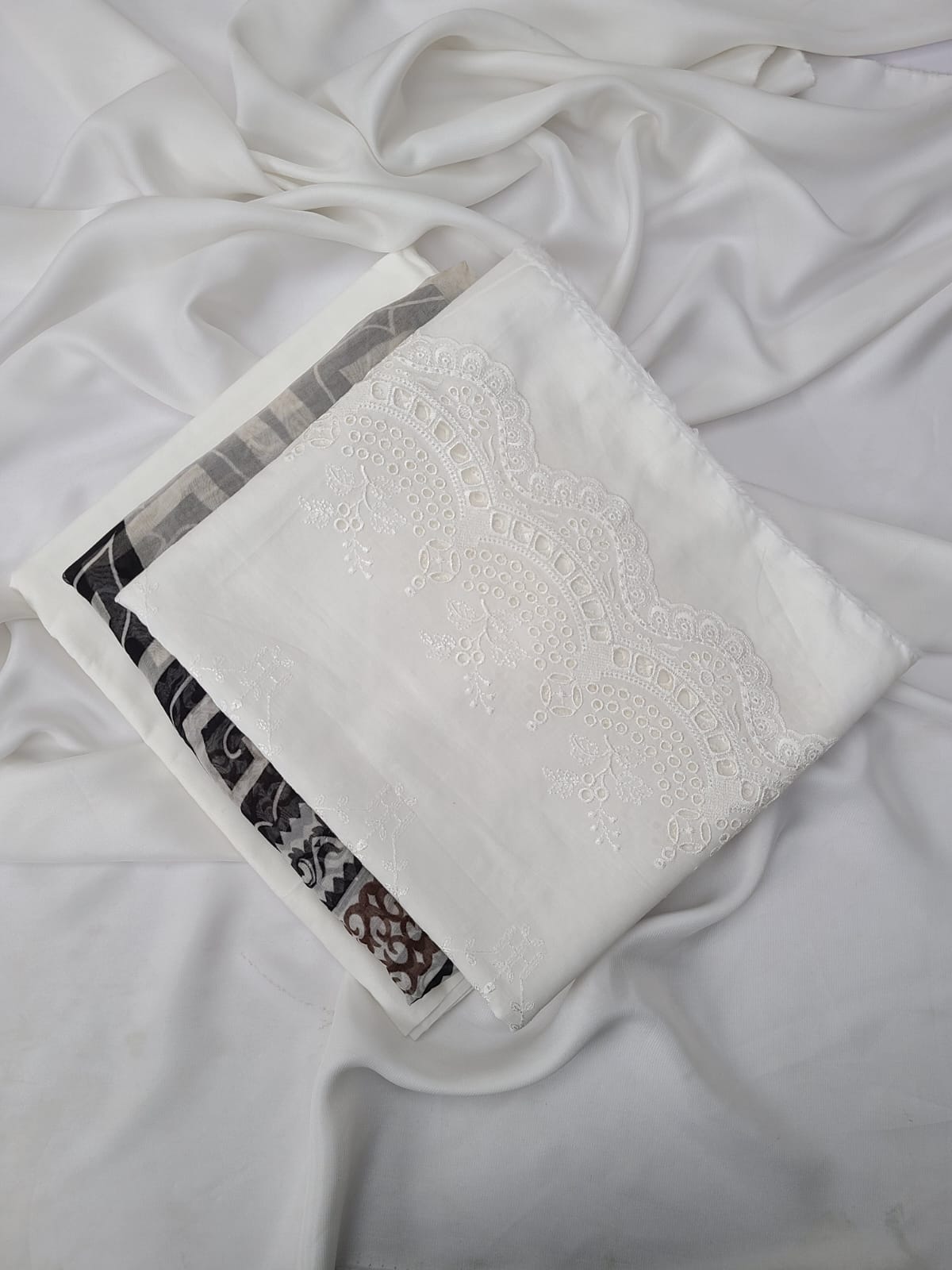 04 B -  Embroidered Lawn Chikankari 3P
