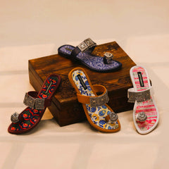 Top view of Surkh Mehfil Kolhapuri chappal, lightweight ethnic footwear Pakistan