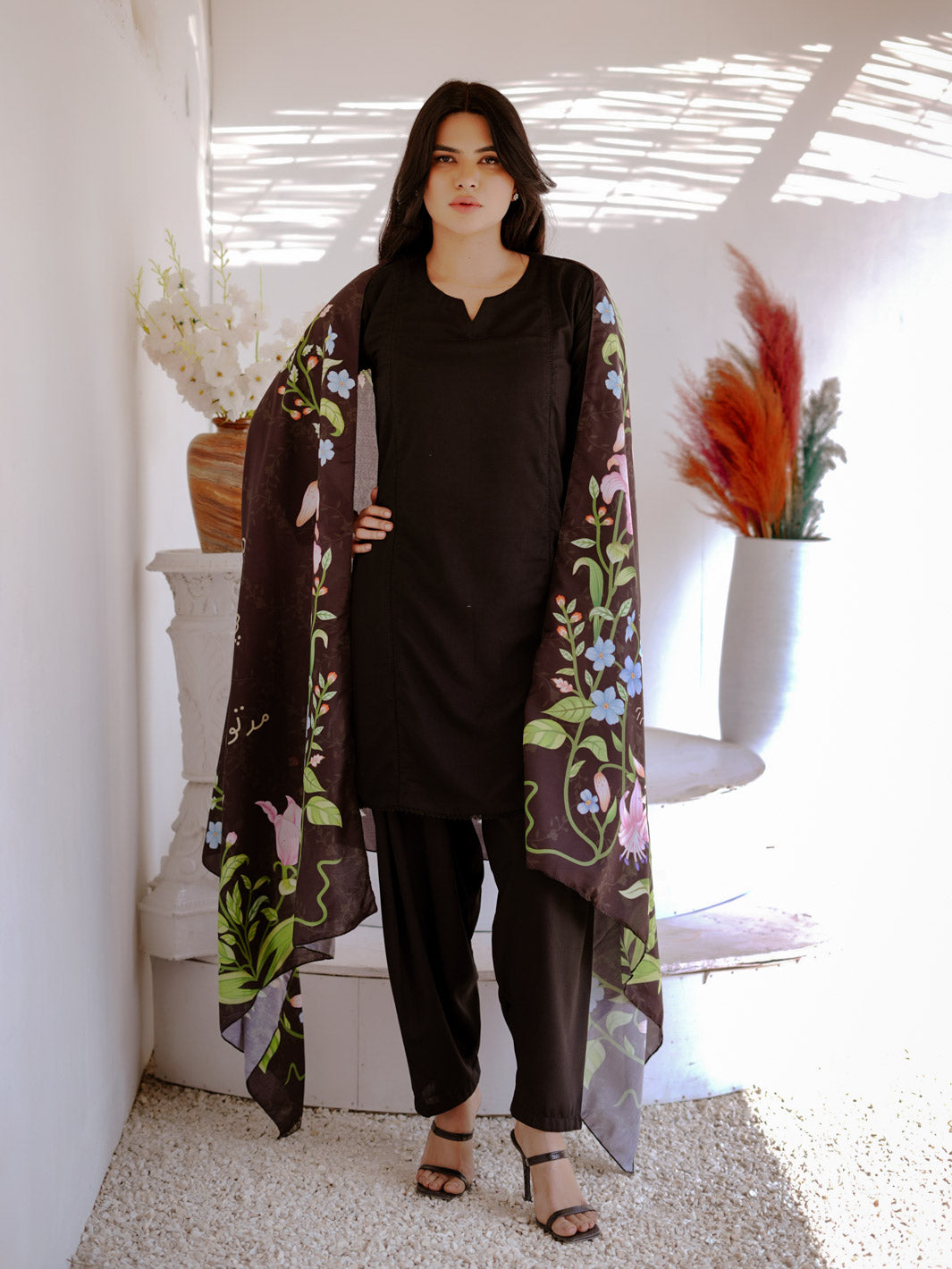 Aadat Stole (Black)