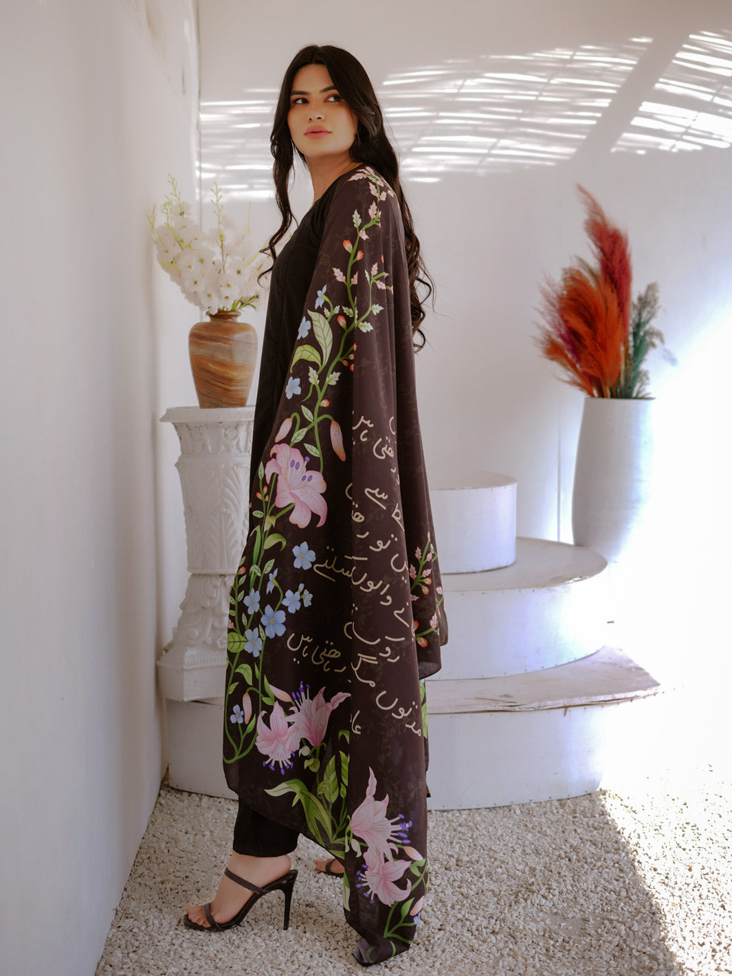 Aadat Stole (Black)