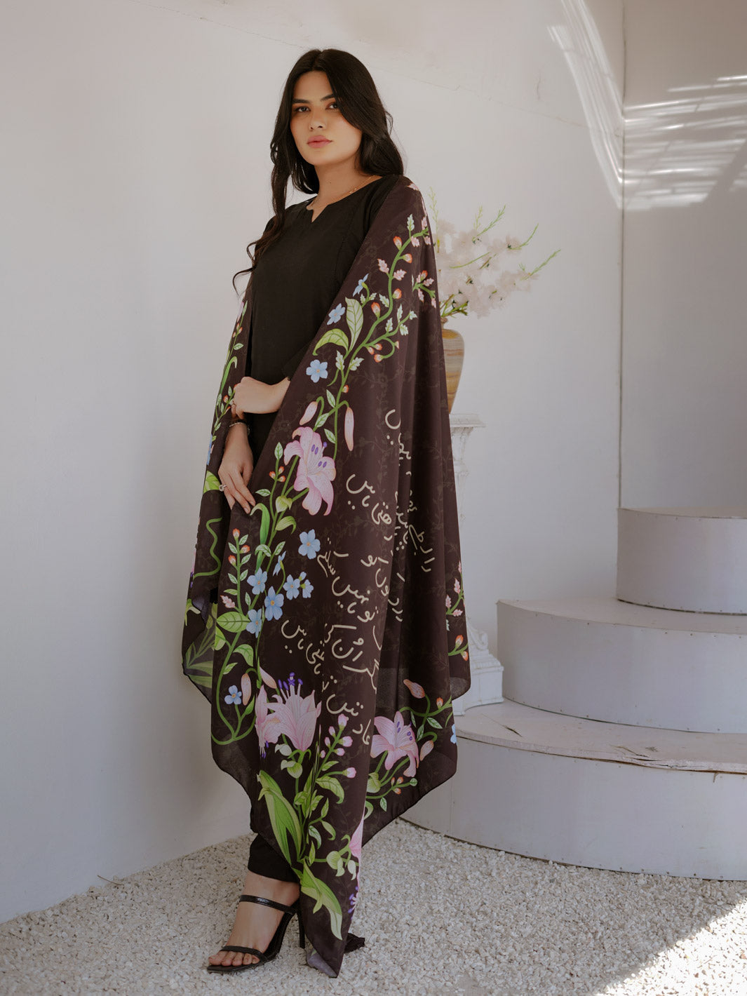 Aadat Stole (Black)