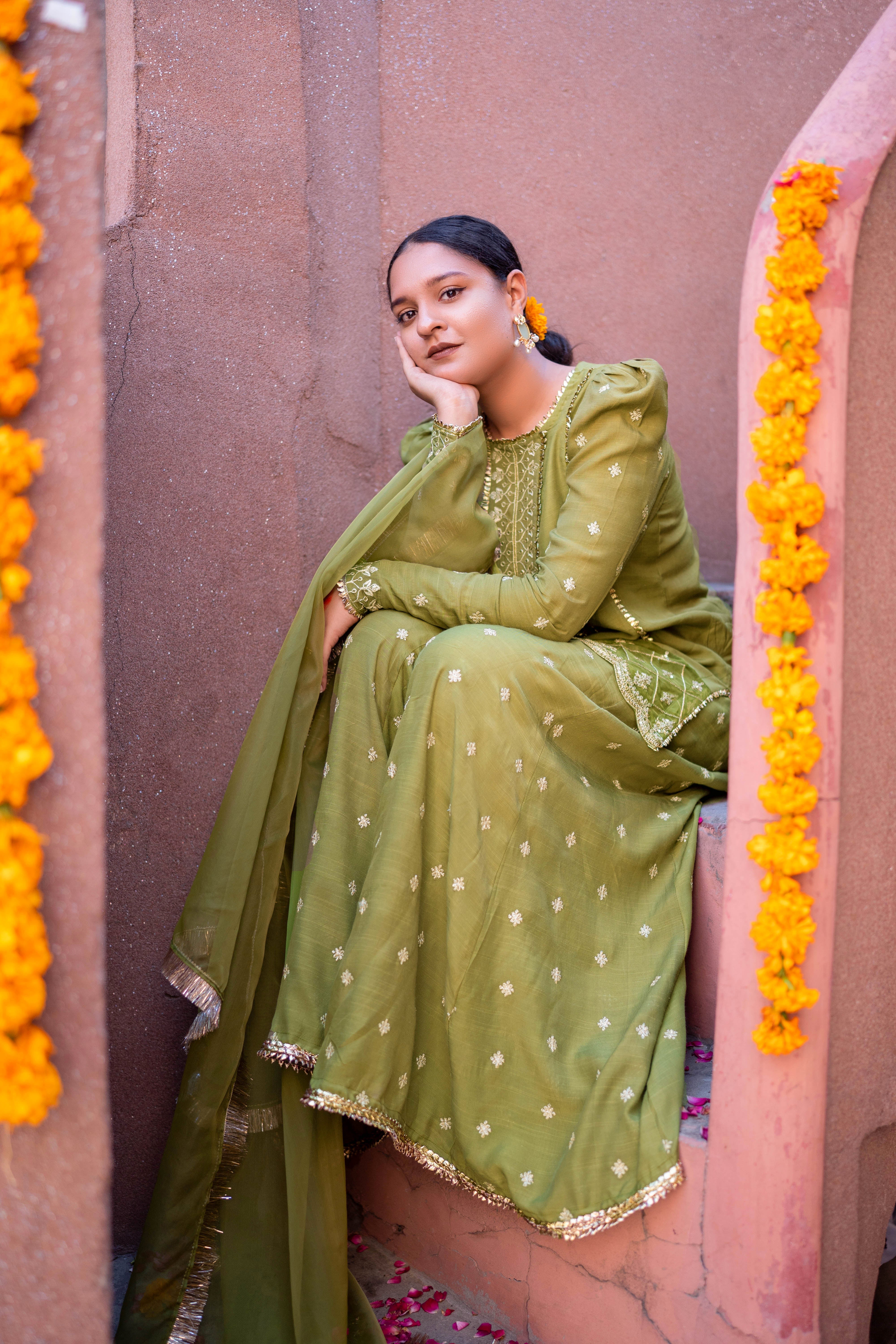 MAHNAAZ