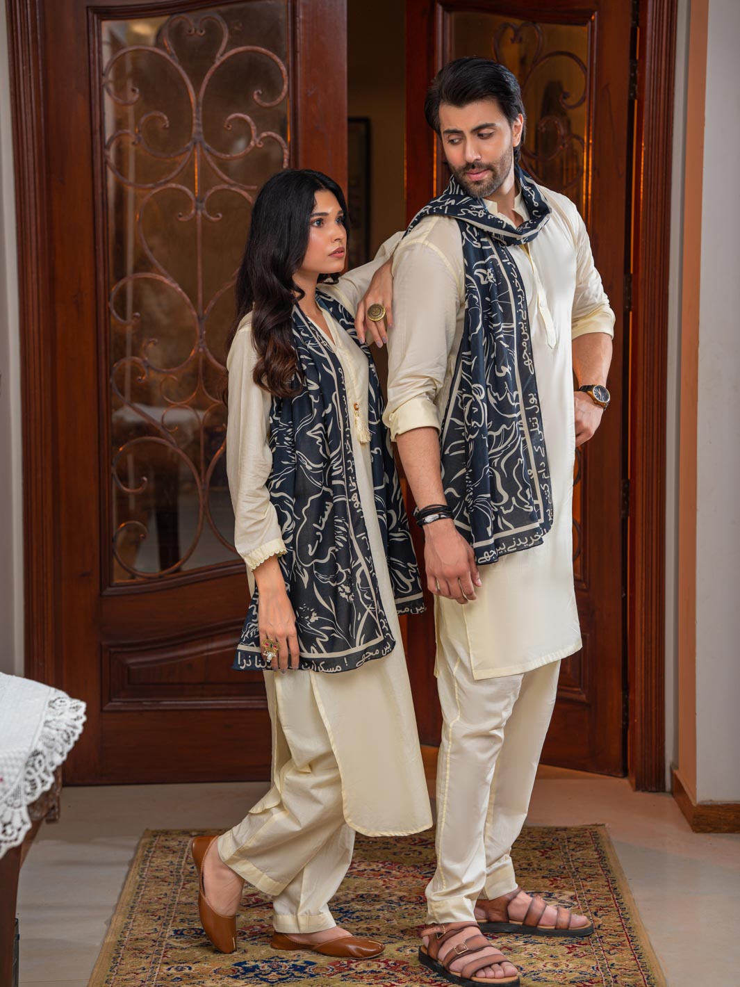 Doodle Art Stole (Black)