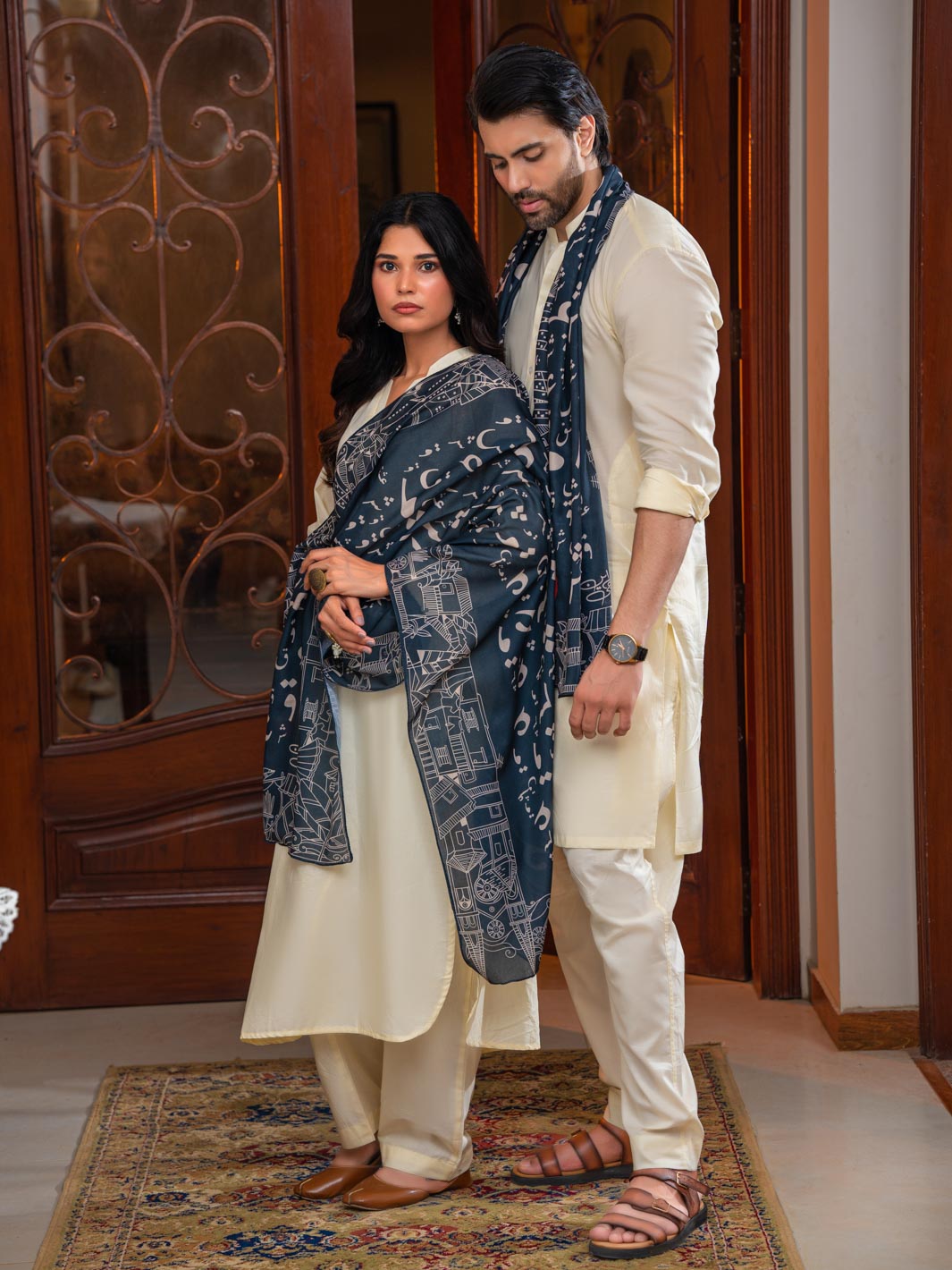 Ishq ke Tukre Stole (Black)