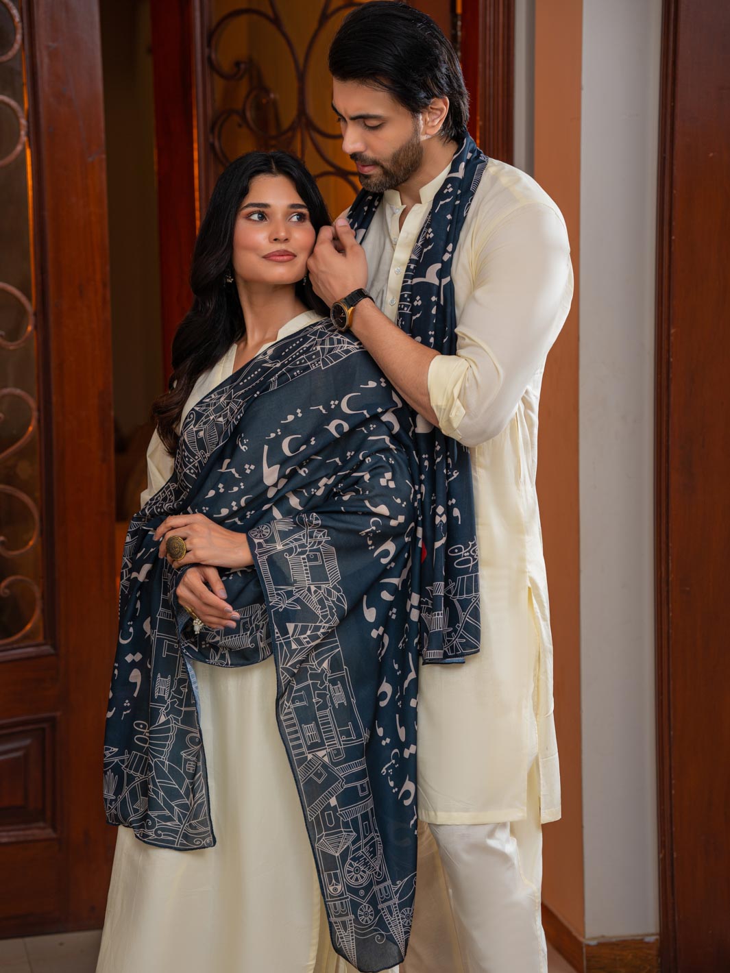 Ishq ke Tukre Stole (Black)