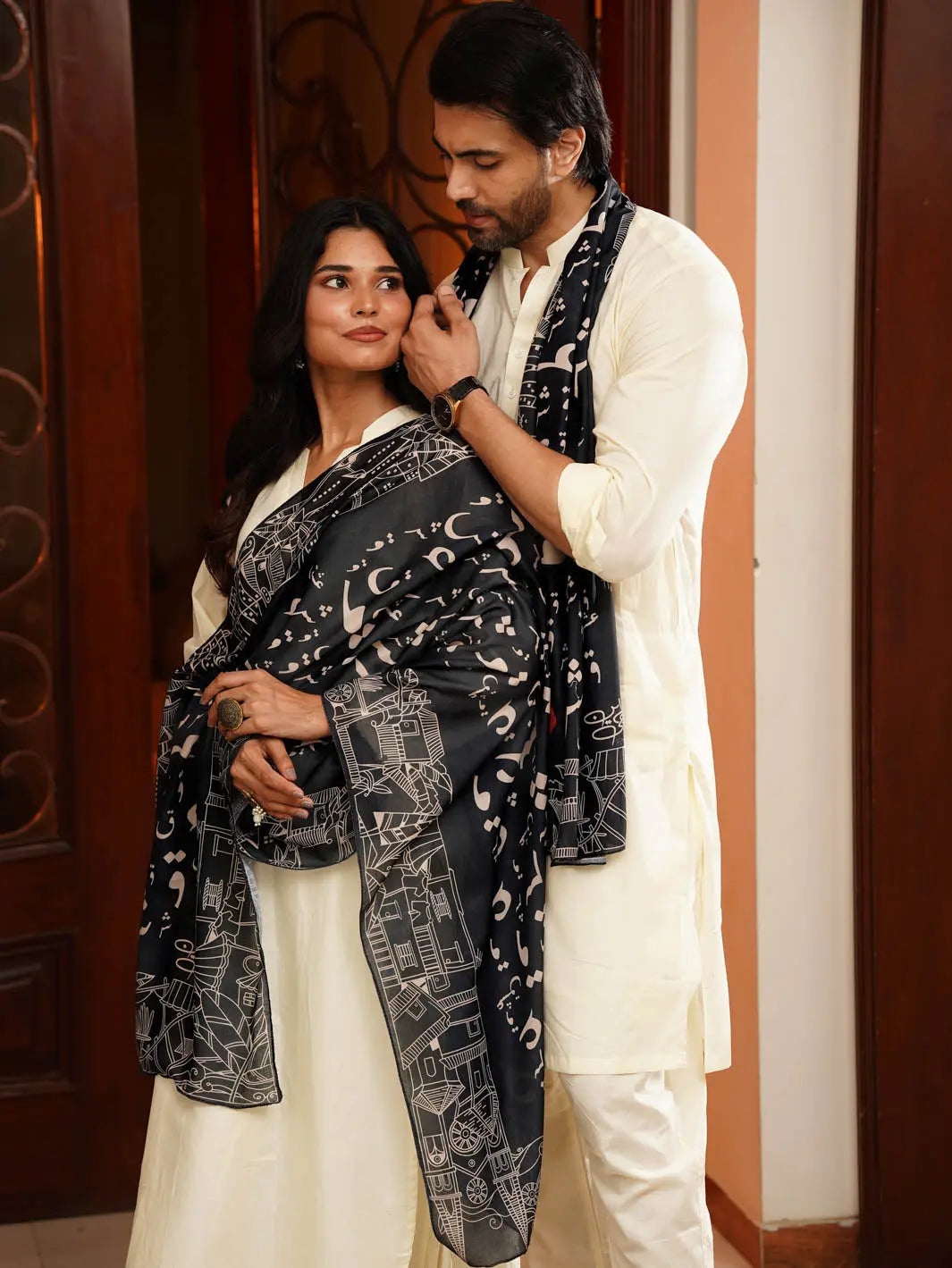 Ishq ke Tukre Stole (Black) TNG by MD