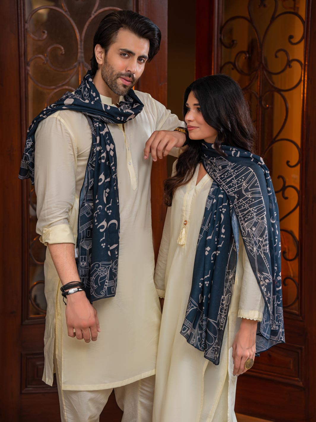 Ishq ke Tukre Stole (Black)