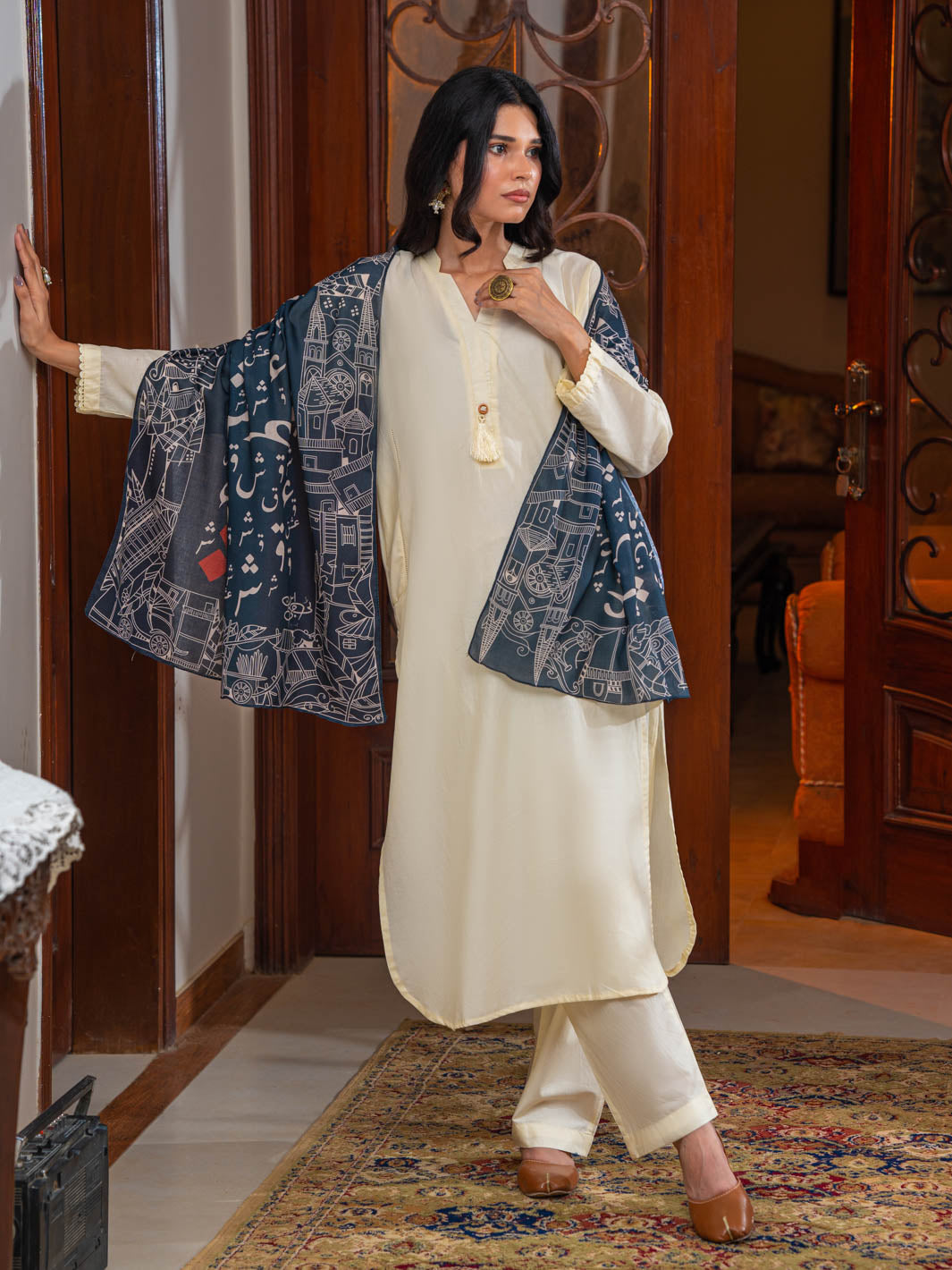 Ishq ke Tukre Stole (Black)
