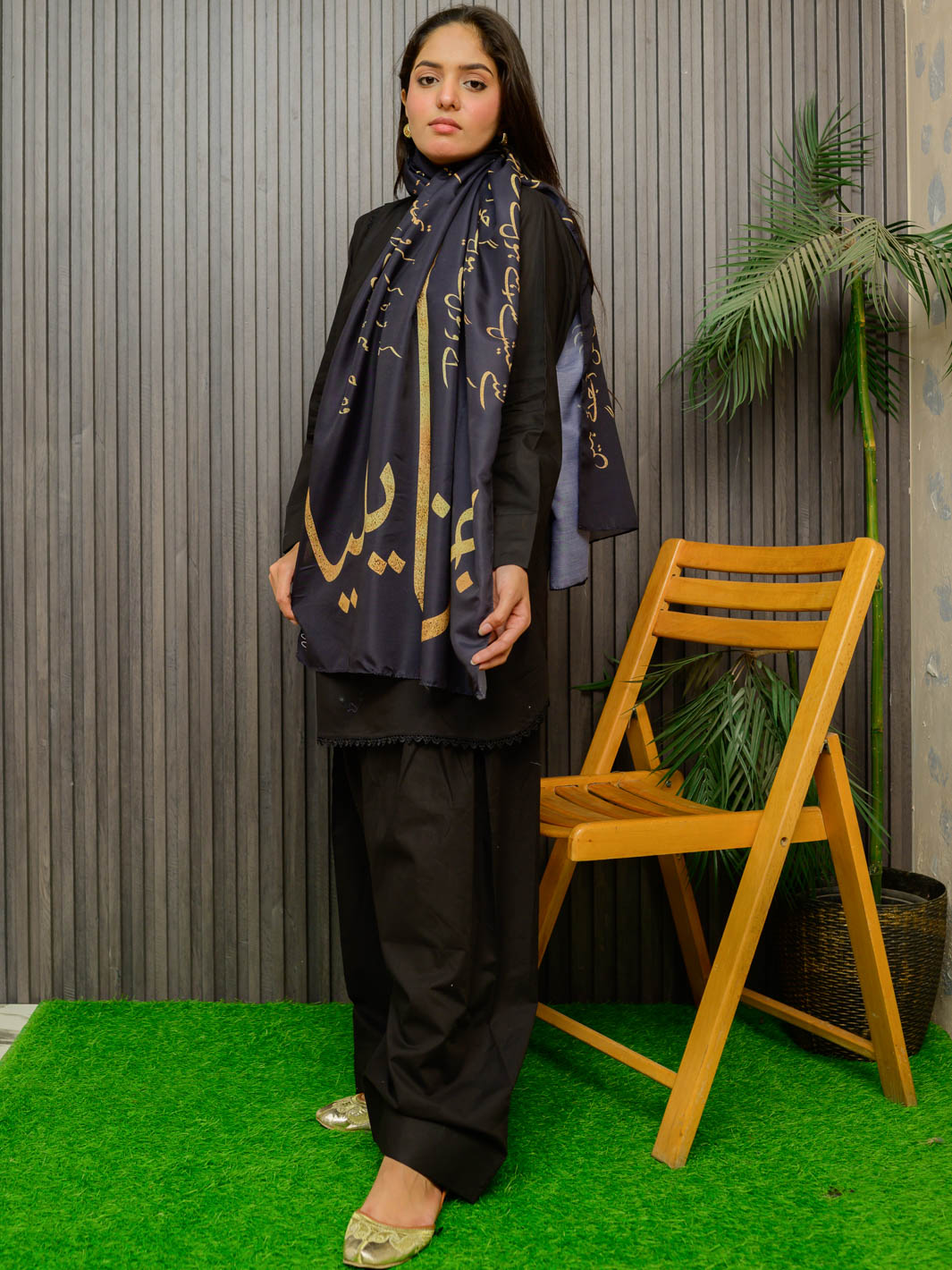 Jaun Elia Stole (Black & Gold)