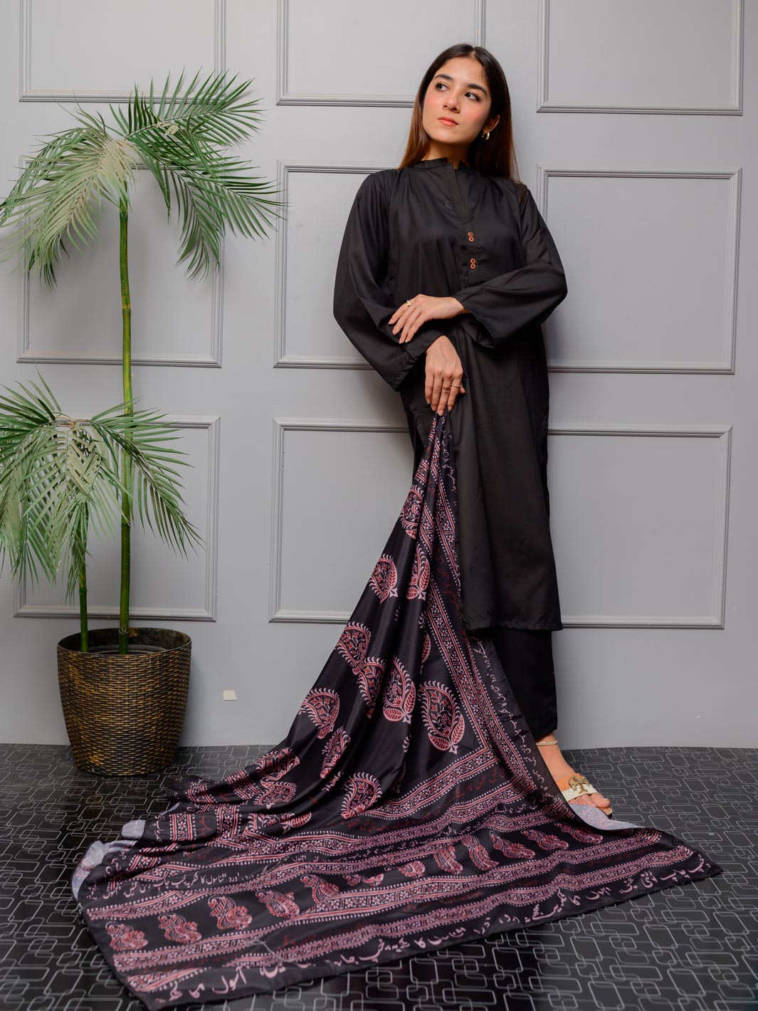 Ajrak Batik Silk Odhni (Red-Black)