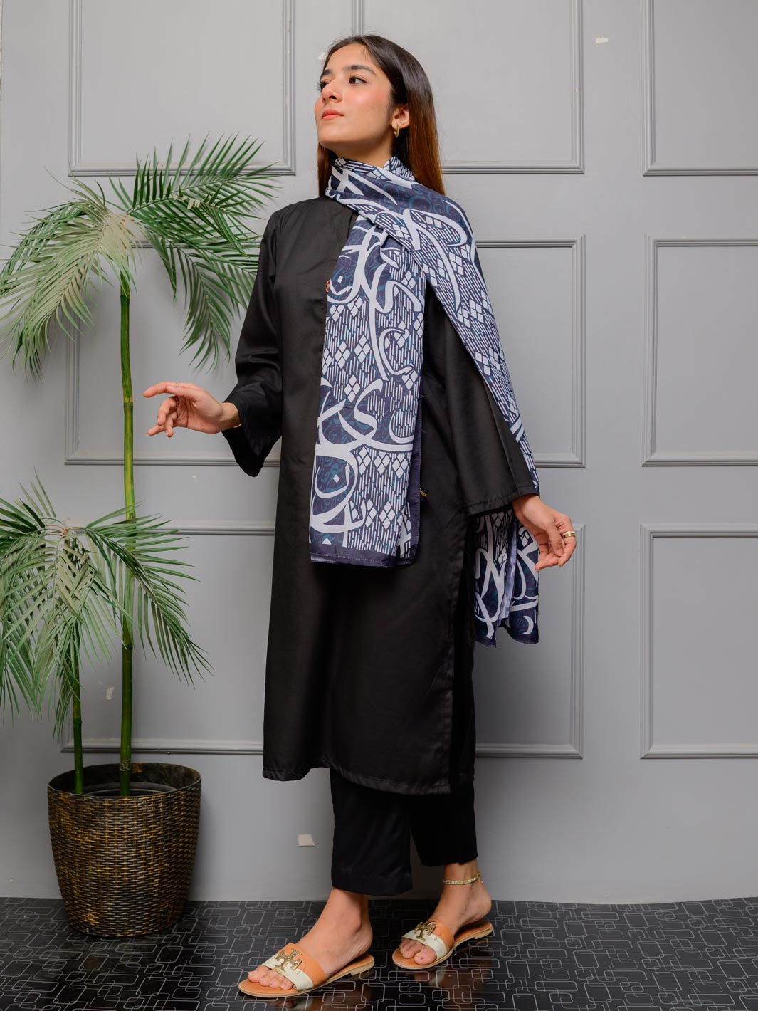 Mehar Stole (Black and white)