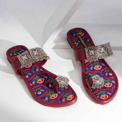Close-up of Surkh Mehfil Kolhapuri chappal highlighting detailing and craftsmanship