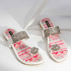 Close-up of Gulfaam Kolhapuri chappal highlighting detailing and craftsmanship