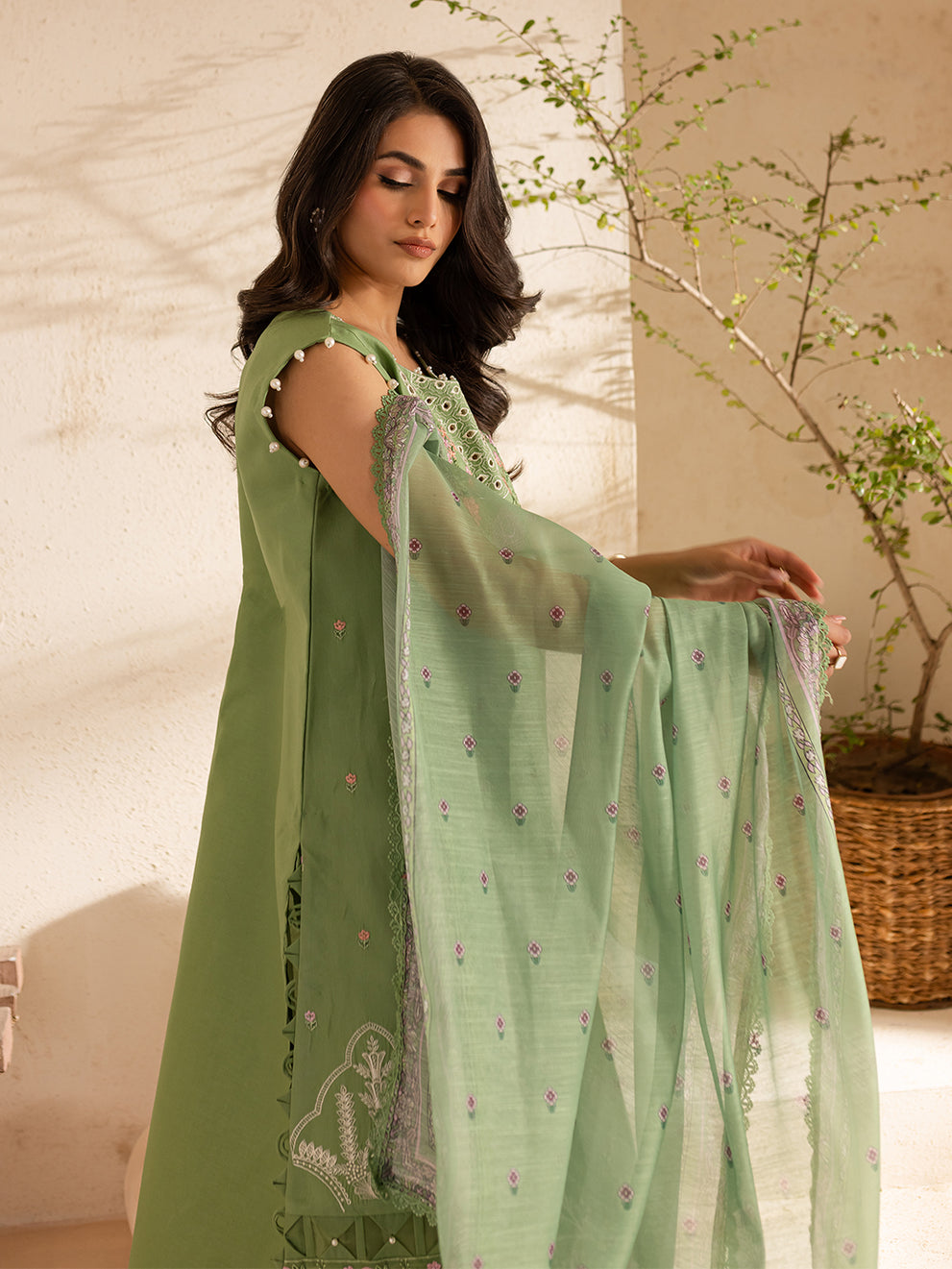 SG-09 - Embroidered Lawn 3P