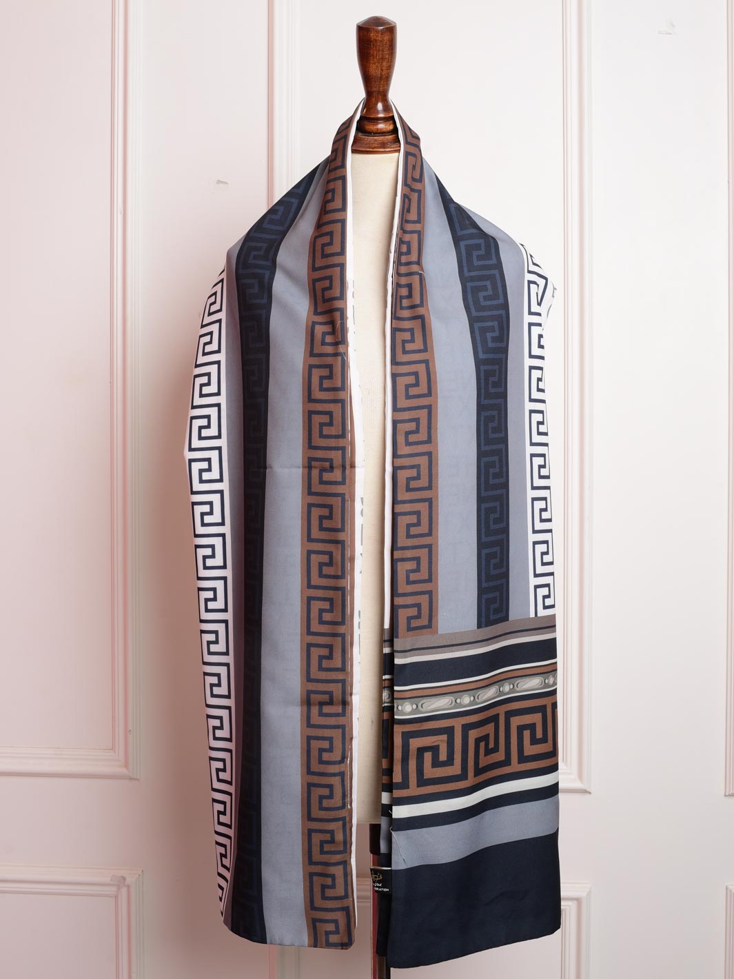 TNG-Signature-Muffler Grey