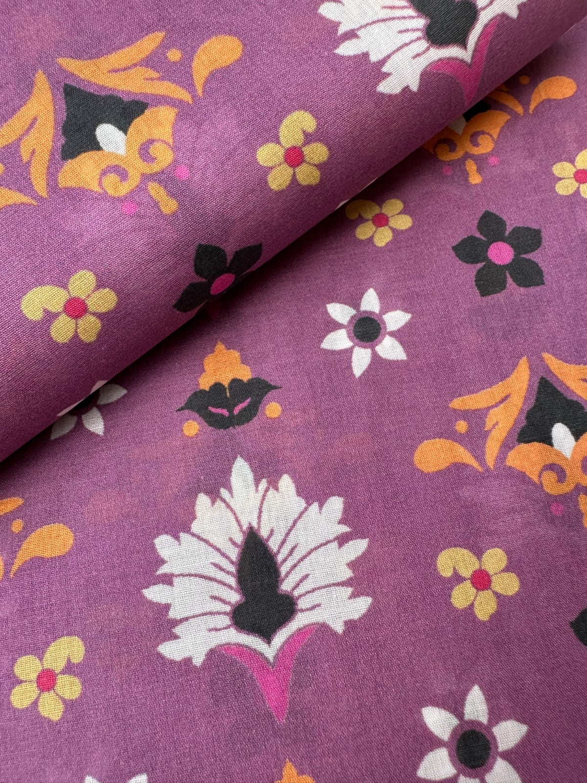 AL 01 - AlKaram Printed Lawn 2P