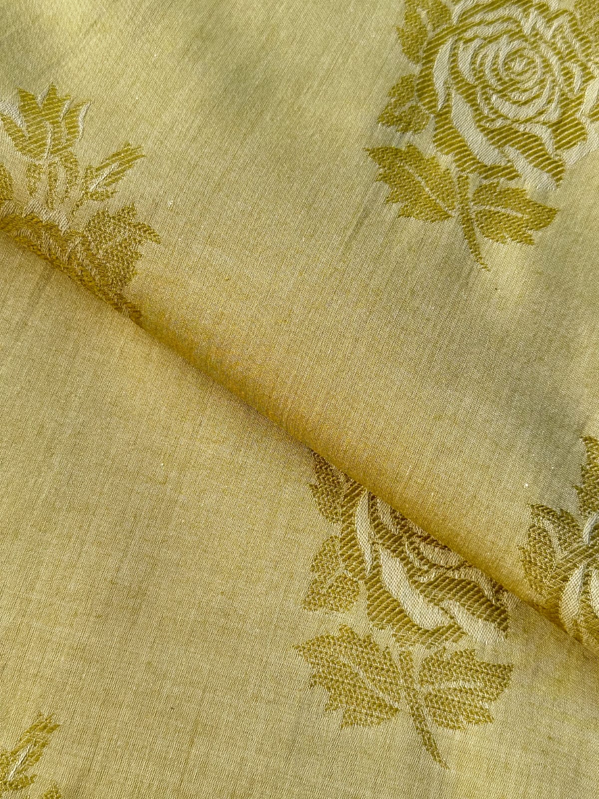 AL22 - Alkaram Jacquard Lawn Shirt