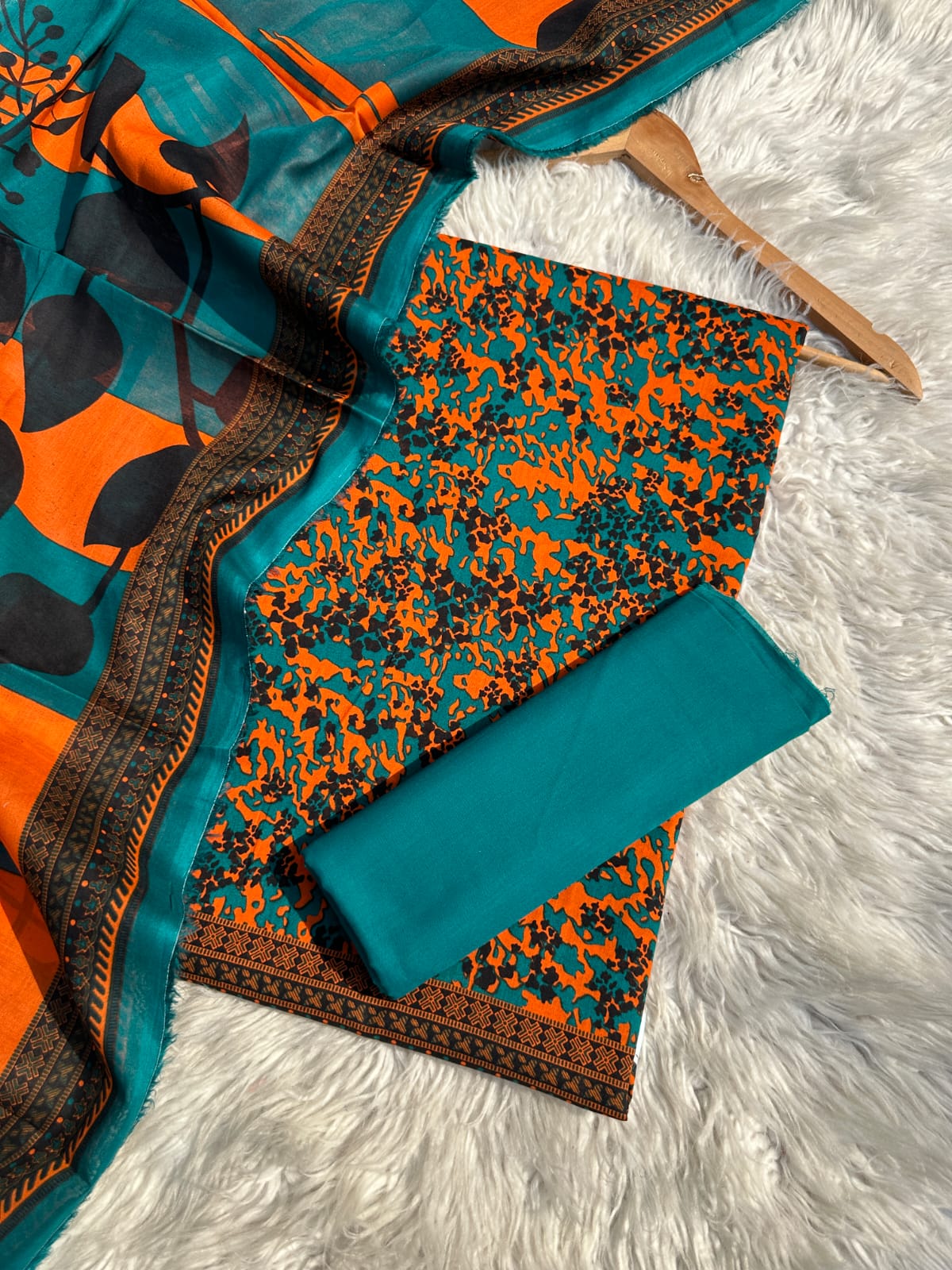 425A - Aisha Noor Printed Lawn 3P