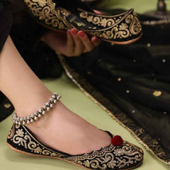 Naqsh-e-Zar (Red Pompom)