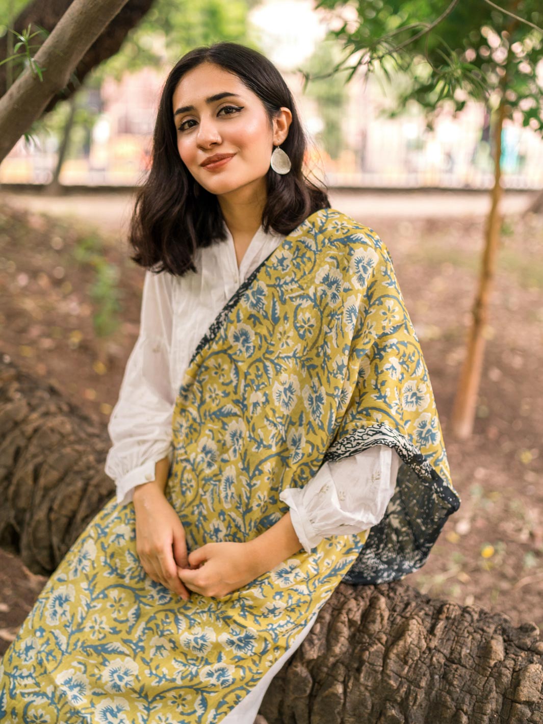 Orchid Floral Stole (Black and Green)