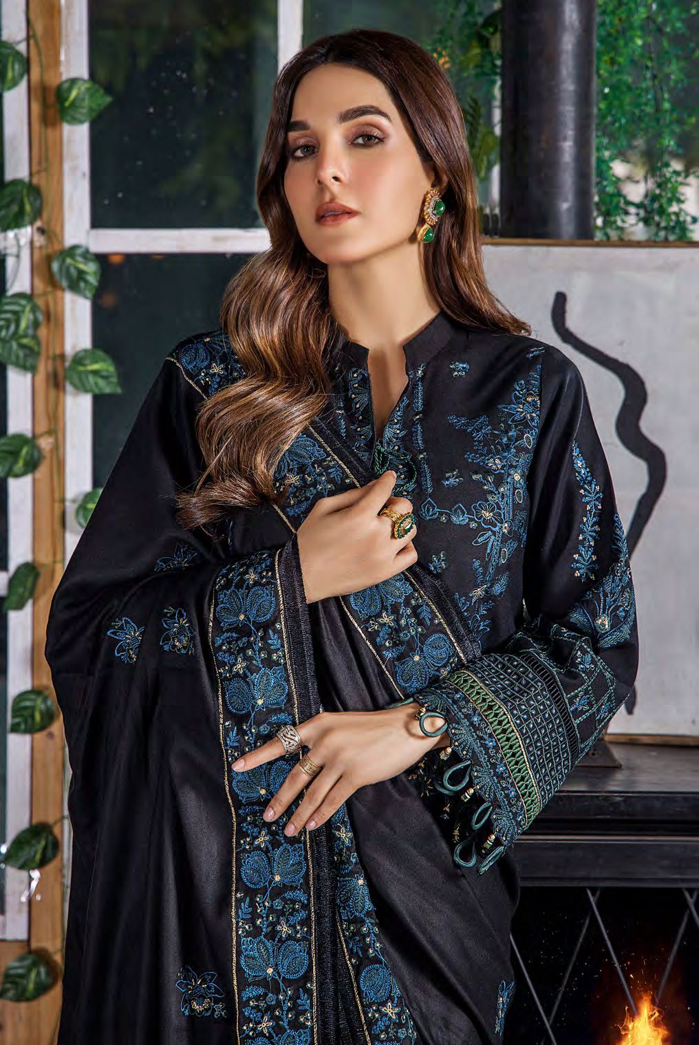 EA-W2-511 | Dhanak Embroidered 3P