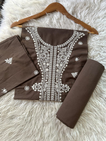 ET4 - Ethnic Embroidered Lawn 2P
